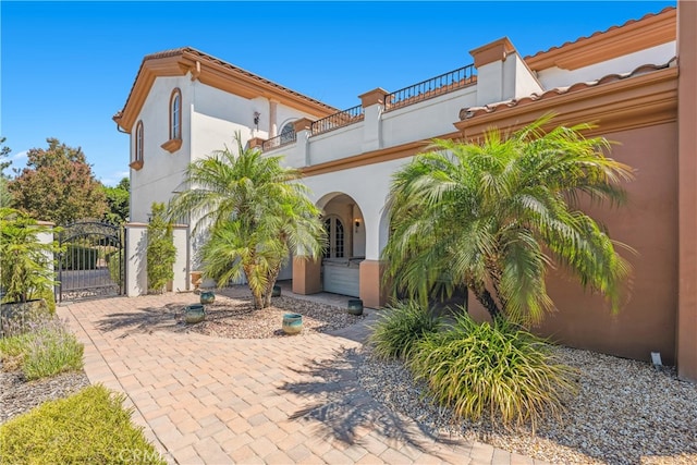 view of front of home featuring a patio area