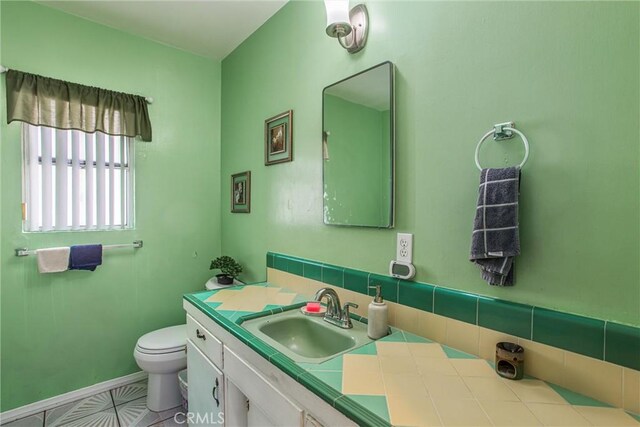 15937 Manzanita Dr, Fontana, CA 92335 - bathroom featuring vanity and toilet