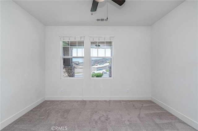 unfurnished room with light carpet and ceiling fan