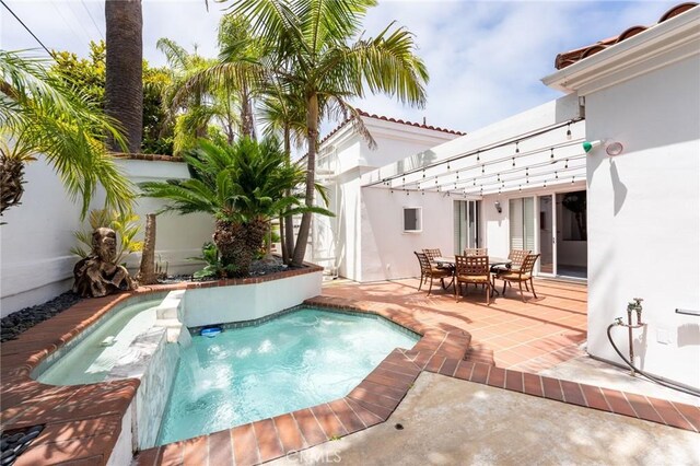 view of pool featuring a swimming pool, a patio area, fence, and outdoor dining space