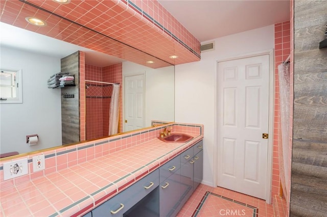 full bath with visible vents, vanity, recessed lighting, tile patterned floors, and a shower with curtain