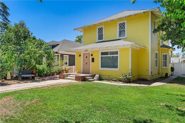 view of front of house with a front lawn