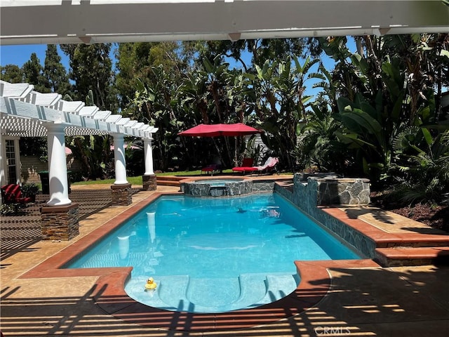 view of pool featuring an in ground hot tub, a pergola, and a patio