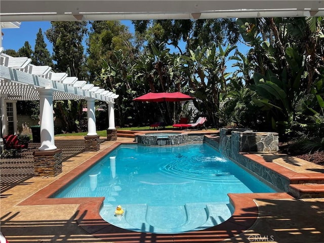 view of pool featuring a pergola, a patio area, and an in ground hot tub