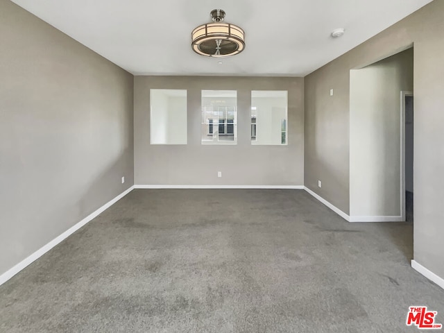 unfurnished room featuring carpet