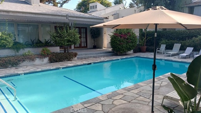 view of swimming pool featuring a patio