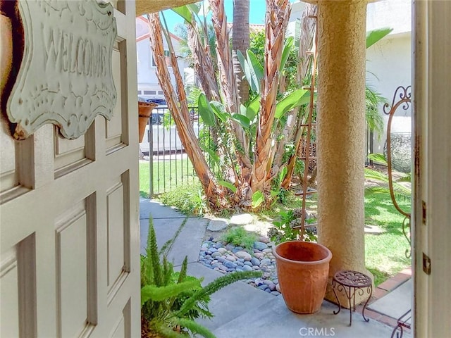 entryway featuring a healthy amount of sunlight