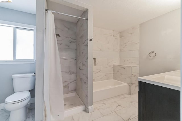 bathroom featuring a shower with shower curtain, vanity, and toilet