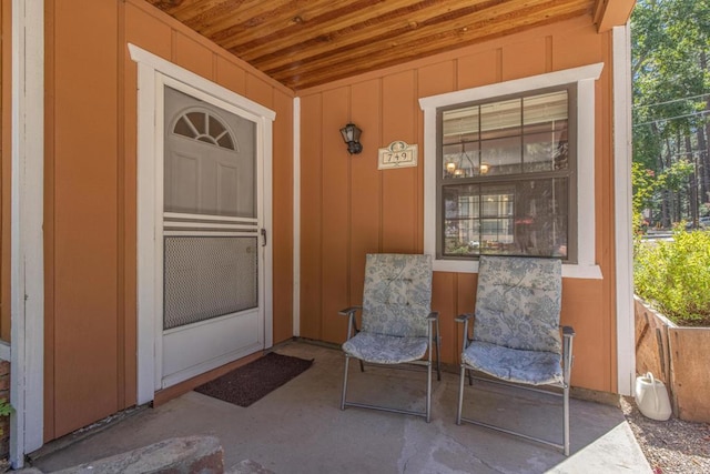 property entrance featuring covered porch