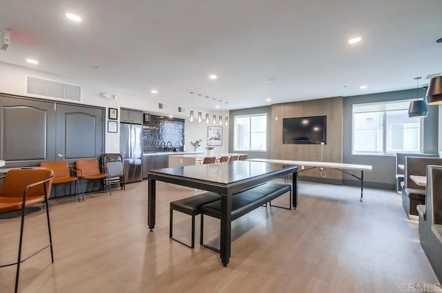 recreation room with baseboards, visible vents, recessed lighting, and light wood-style floors