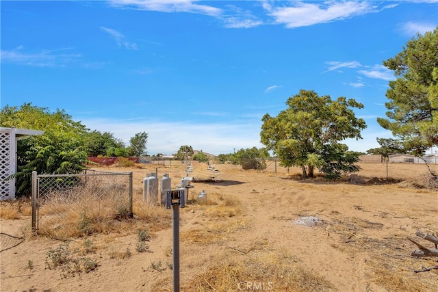 view of yard featuring a rural view