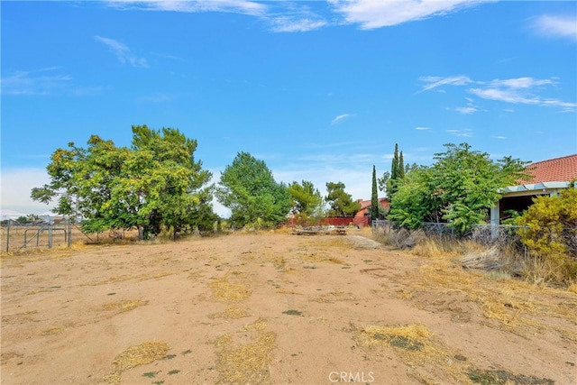 view of yard featuring a rural view