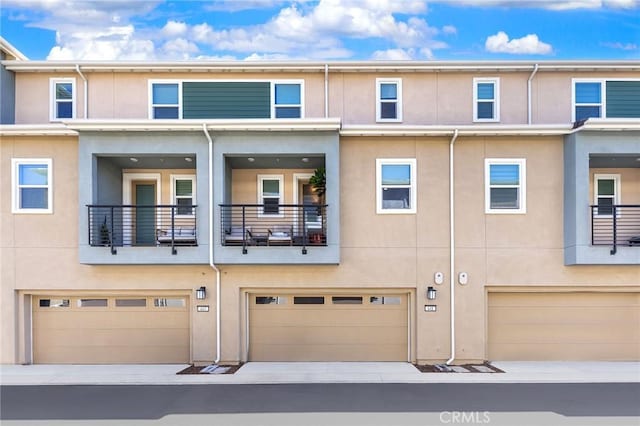 view of townhome / multi-family property