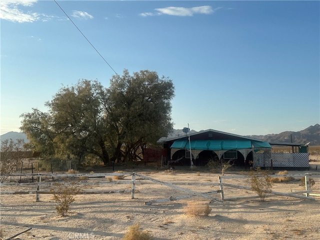 view of yard featuring a rural view and a mountain view