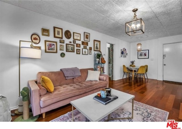 living room with an inviting chandelier and dark hardwood / wood-style floors