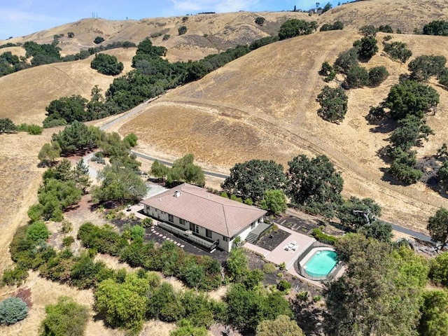 birds eye view of property featuring a mountain view