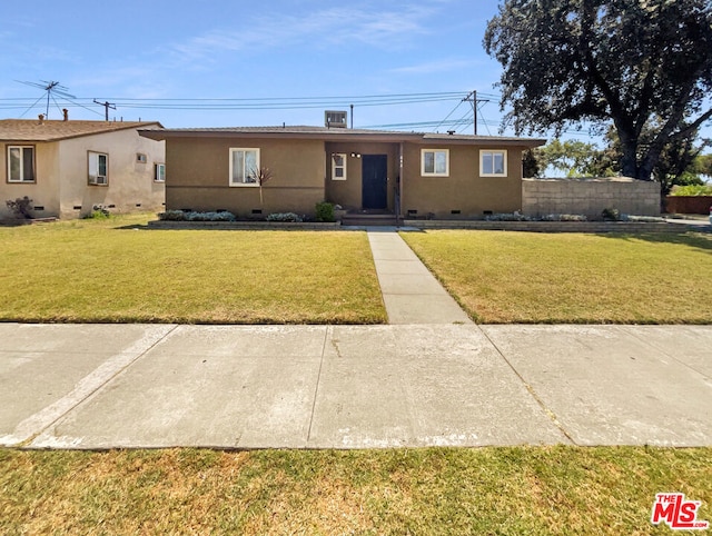 ranch-style house featuring a front lawn