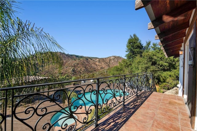 balcony featuring a mountain view