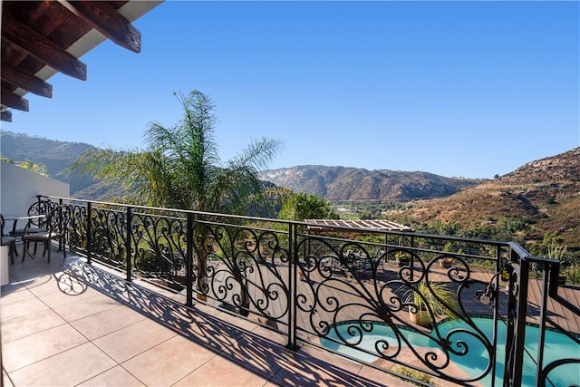 balcony featuring a mountain view