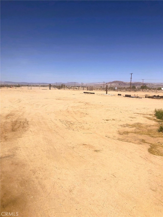 view of yard featuring a rural view