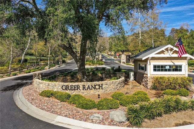 view of community / neighborhood sign