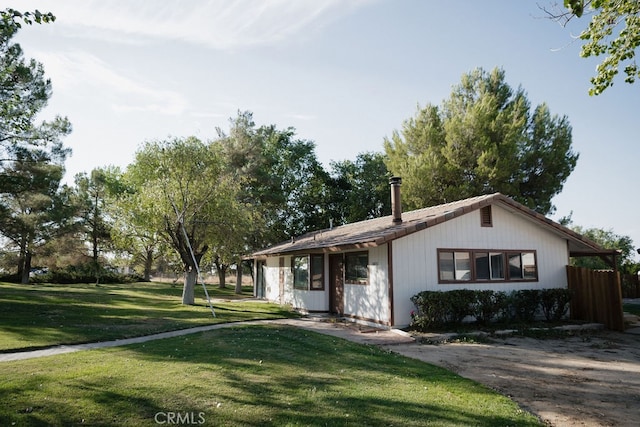 ranch-style house with a front yard