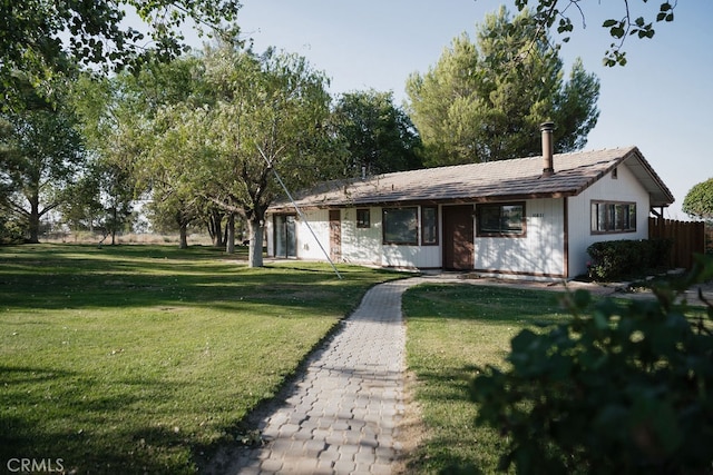 single story home featuring a front yard