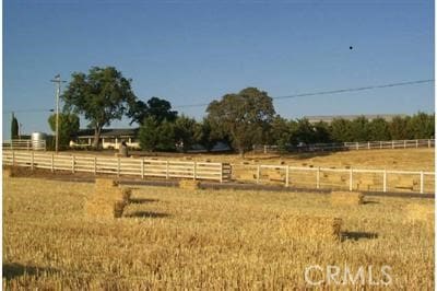 view of yard featuring a rural view