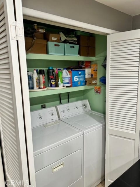 laundry room featuring washer and clothes dryer