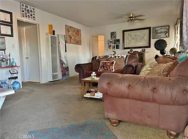 carpeted living room featuring ceiling fan