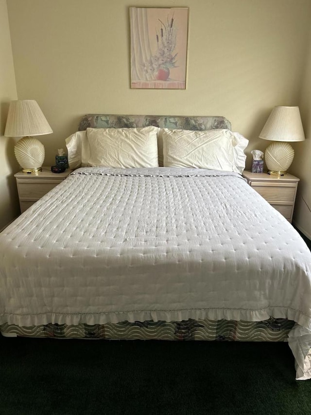 bedroom with carpet flooring