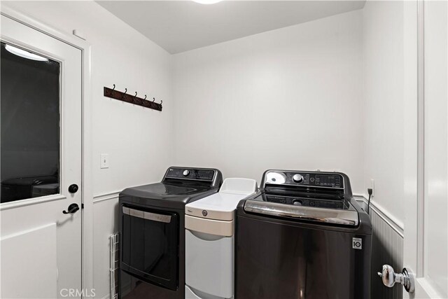 washroom with washer and clothes dryer