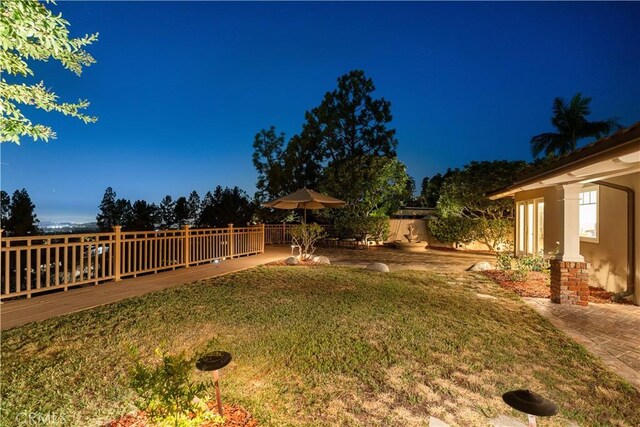 view of yard featuring a patio area