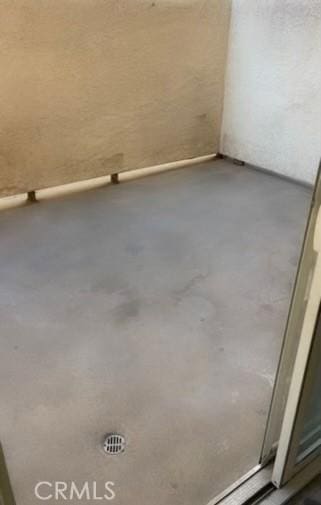 spare room featuring concrete floors