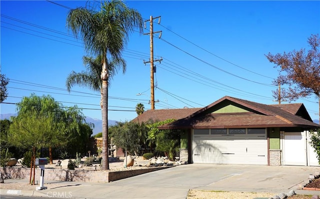 view of front facade featuring a garage