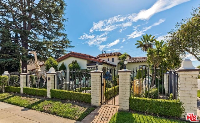 view of mediterranean / spanish-style home