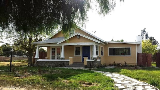 view of front of property featuring covered porch