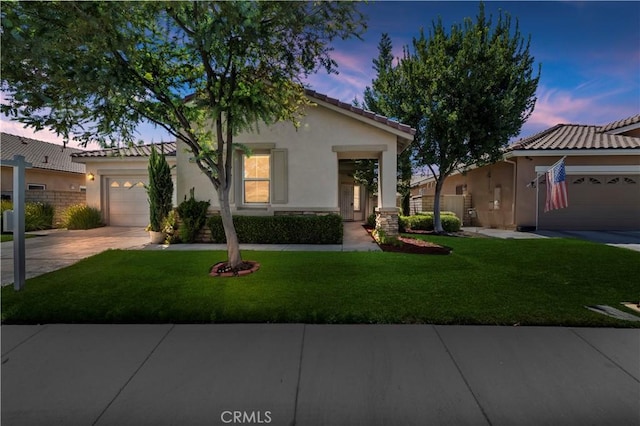 view of front of house featuring a yard and a garage