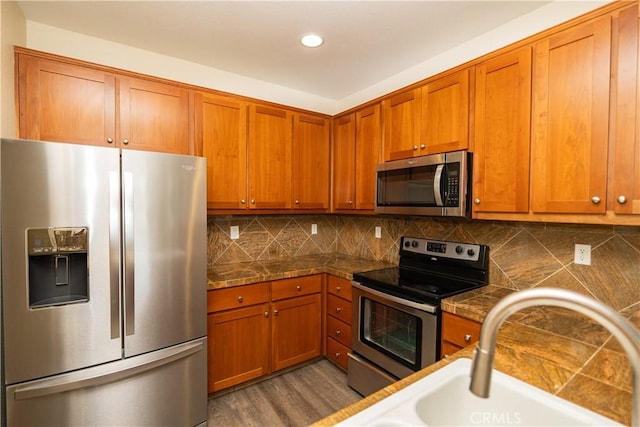 kitchen featuring decorative backsplash, sink, dark wood-type flooring, and appliances with stainless steel finishes