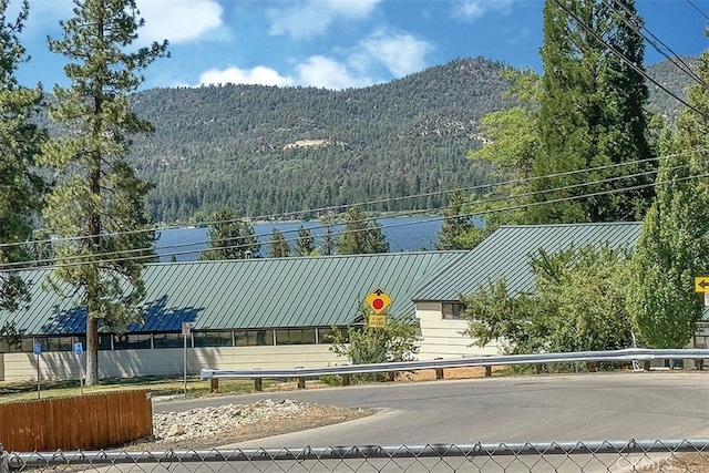 water view with a mountain view