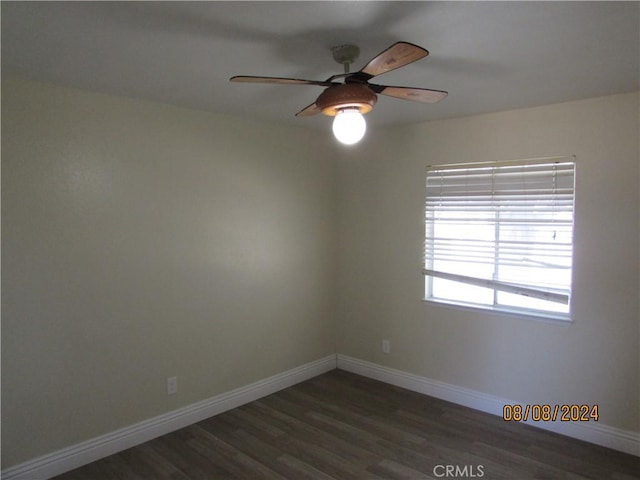 spare room with dark hardwood / wood-style floors and ceiling fan