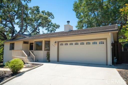 ranch-style home featuring a garage