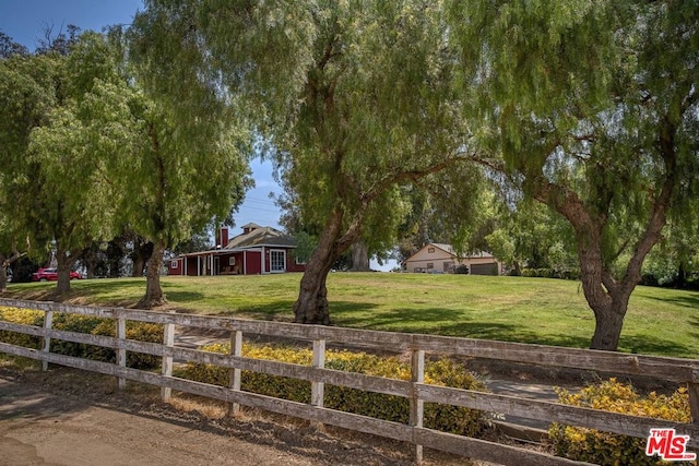 view of front of house featuring a front yard