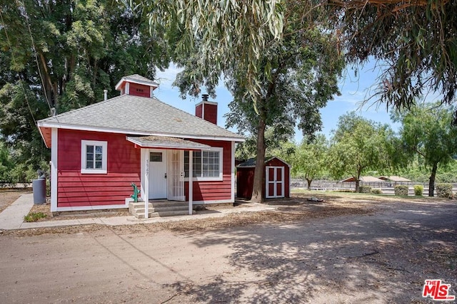 view of front of property featuring a storage unit