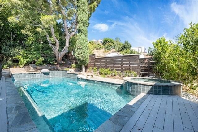 view of pool featuring an in ground hot tub and pool water feature