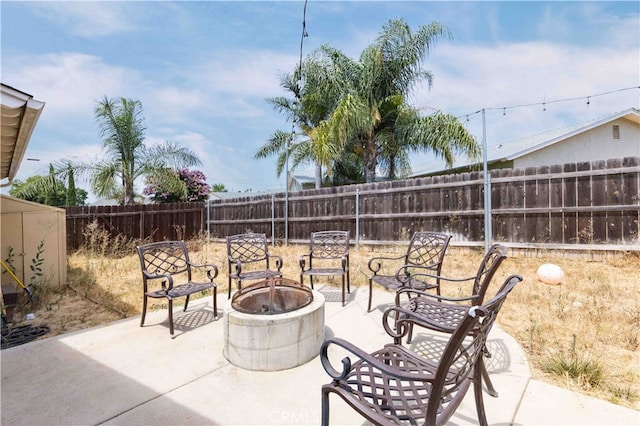 view of patio featuring a fire pit