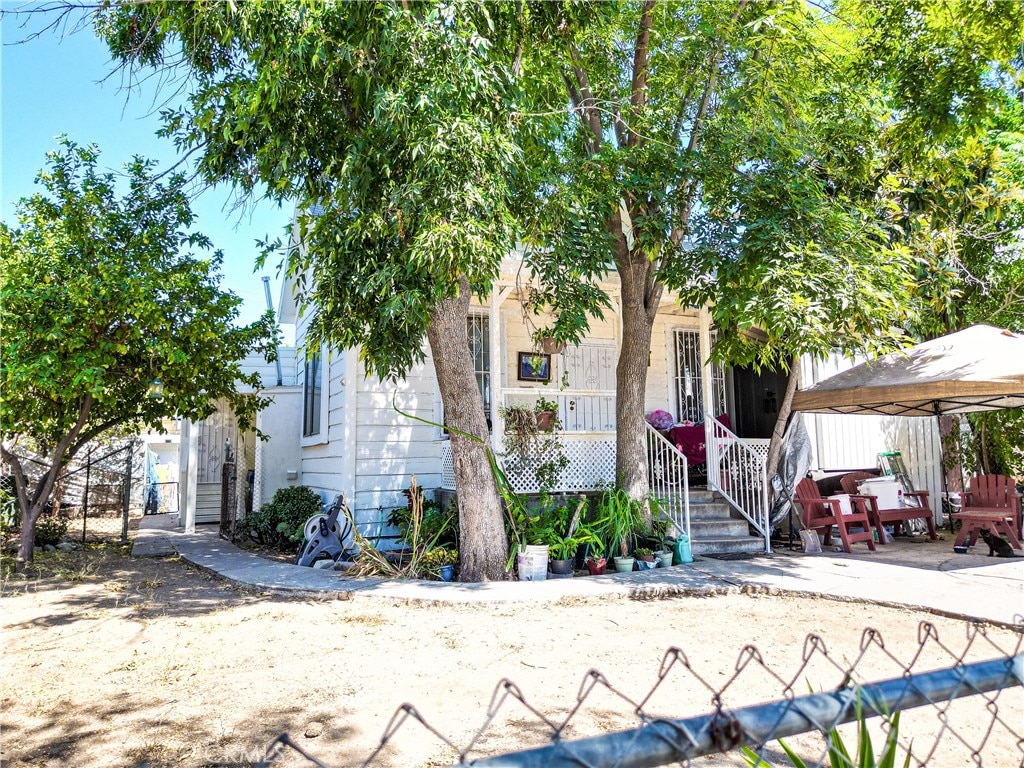 view of front of home