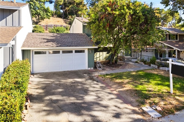 view of front facade featuring a garage