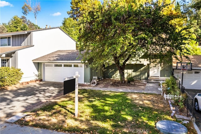 view of front of property featuring a garage and a front yard