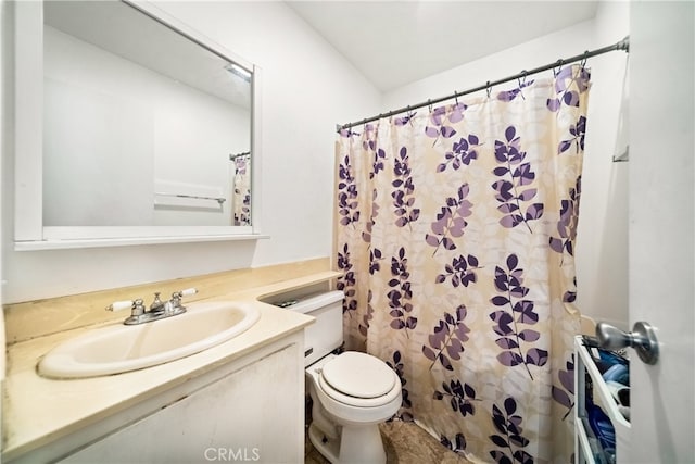 bathroom with a shower with shower curtain, vanity, and toilet